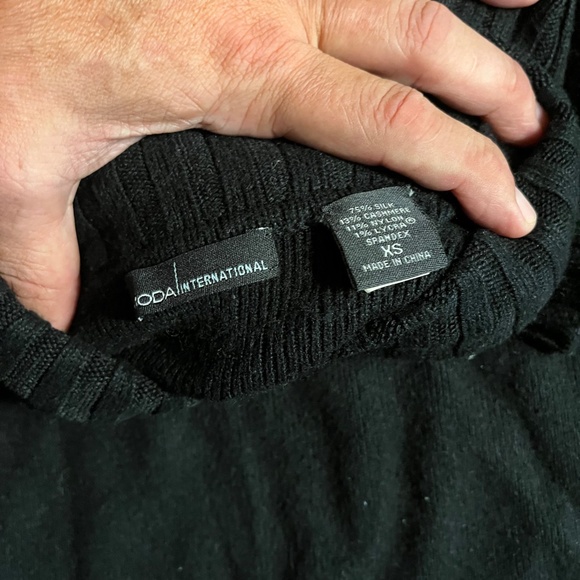 Moda international XS turtleneck - Picture 2 of 2